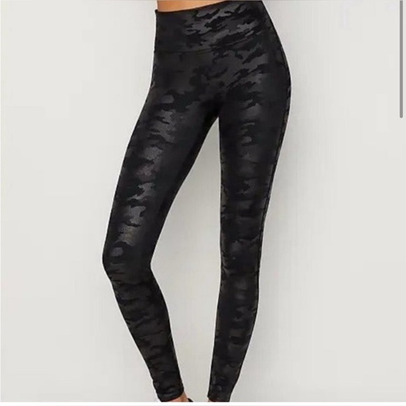 SPANX Black Camo Leggings Size Medium - Picture 1 of 8